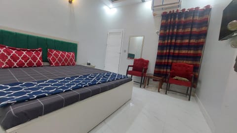 Karachi Gulshan Guest House Bed and Breakfast in Karachi