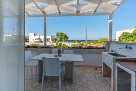 Patio, Spring, Day, Summer, BBQ facilities, View (from property/room), Balcony/Terrace, Floor plan, Autumn, On site, Landmark view, Sea view, Sea view, Street view