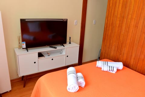 Bed, TV and multimedia, Bedroom