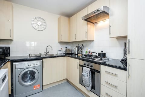 MPL Apartments Watford-Croxley Biz Parks Corporate Lets 2 bed FREE Parking Condo in Watford