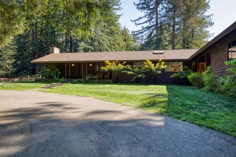Forest Ridge - Private Pool, Hot Tub, Yoga Room and Sauna Casa in Occidental