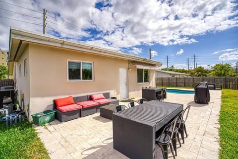 Tranquil Retreat with HEATED POOL Minutes to the Beach House in Dania Beach