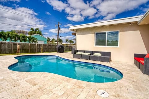 Tranquil Retreat with HEATED POOL Minutes to the Beach House in Dania Beach