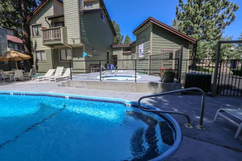 Mammoth Sierra Townhome Condo in Mammoth Lakes