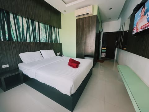 Bathroom, TV and multimedia, Photo of the whole room, locker, safe, wardrobe, air conditioner