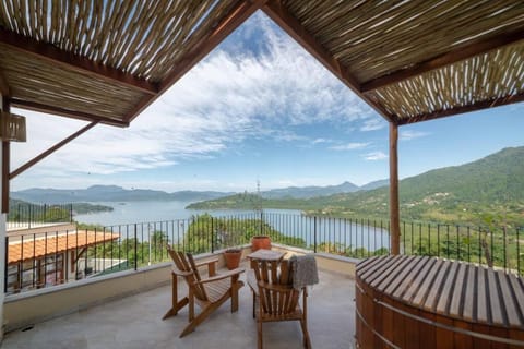 Natural landscape, Balcony/Terrace, Dining area, Mountain view, Sea view