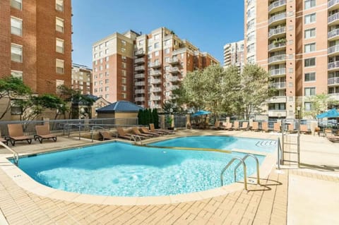 Elegant and Charming Condo at Ballston with Pool Apartment in Arlington