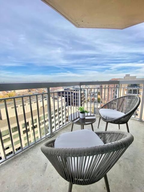Gorgeous 2 BR Bedroom Condo At Ballston place with gym 2011 Apartment in Arlington