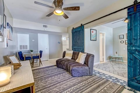 The Peachy Pearl, Private Uptown Apartment, Dog Friendly Apartment in Saint Augustine