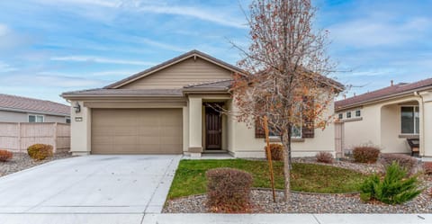 Dream Family Home in South Reno 4 bed 30 Min to Lake Tahoe Maison in Reno