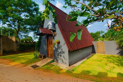 Property building, Day, Garden, Garden view