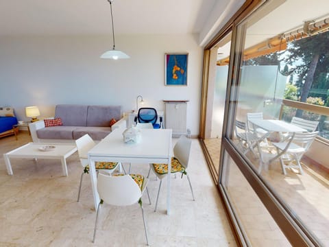 Joli studio avec terrasse et garage privé à Menton - FR-1-196-296 Apartment in Menton