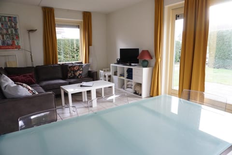 TV and multimedia, View (from property/room), Living room, Seating area, Dining area