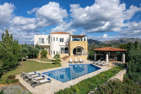 Property building, Patio, Day, Garden view, Mountain view, Swimming pool