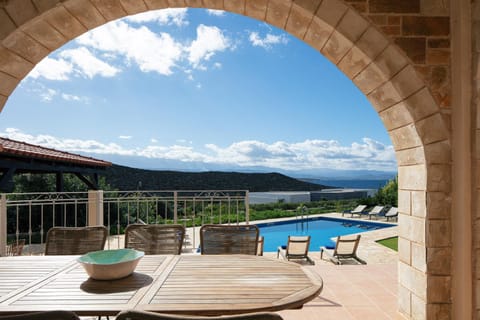 Day, Natural landscape, View (from property/room), Balcony/Terrace, Dining area, Mountain view, Pool view, Swimming pool, sunbed