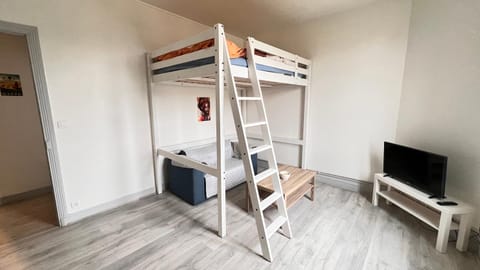 TV and multimedia, Living room, Bedroom