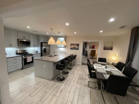 Kitchen or kitchenette, Dining area, Communal kitchen