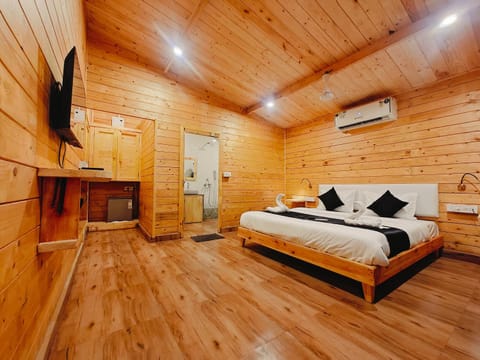 Bed, TV and multimedia, Photo of the whole room, Bedroom, wardrobe, air conditioner