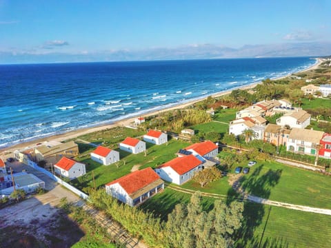 Property building, Restaurant/places to eat, Bird's eye view, Sea view