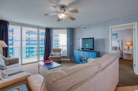 Malibu Pointe Beach Club - Across The Street From The Ocean! Sleeps 13 guests! House in Crescent Beach