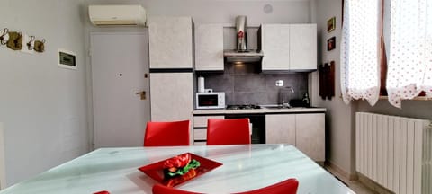 Kitchen or kitchenette, Dining area, kitchen, air conditioner