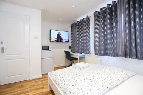 Fabulous Room with en-suite bathroom and shared kitchen Apartment in Barking