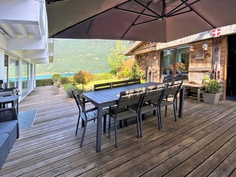 BREDANNAZ-Villa avec vue panoramique sur le lac 8pers by LocationlacAnnecy, LLA Selections Casa in Doussard