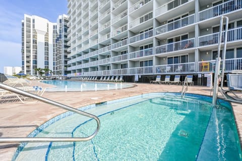 Pelican Beach Resort by Panhandle Getaways Apartamento in Destin