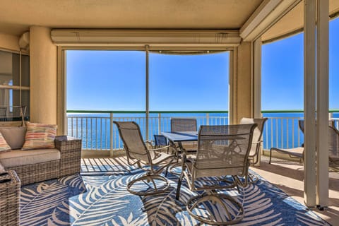 Oceanfront Corner-Unit Condo on Perdido Key! Apartment in Perdido Key