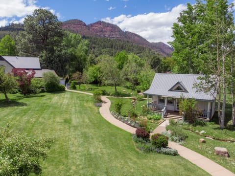 Apple Orchard Inn Bed and Breakfast in La Plata County