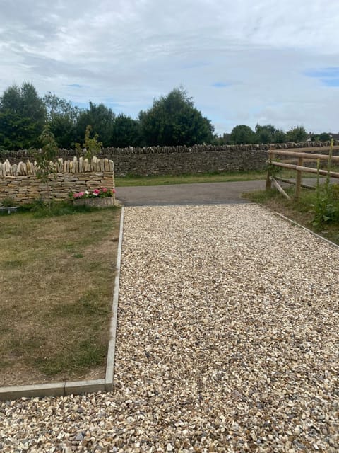 Cosy Cotswolds Self-Contained One Bedroom Cottage House in West Oxfordshire District