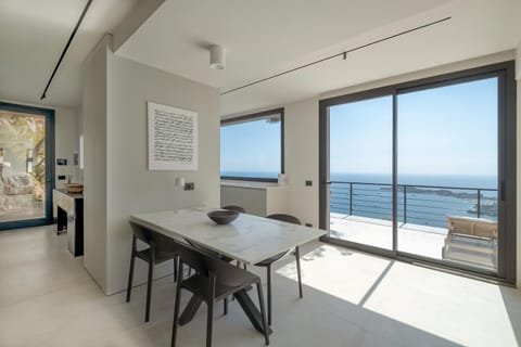 Dining area, kitchen