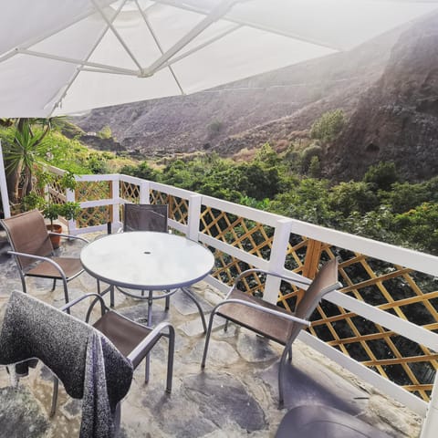 Natural landscape, View (from property/room), Balcony/Terrace, Balcony/Terrace, Dining area, Mountain view