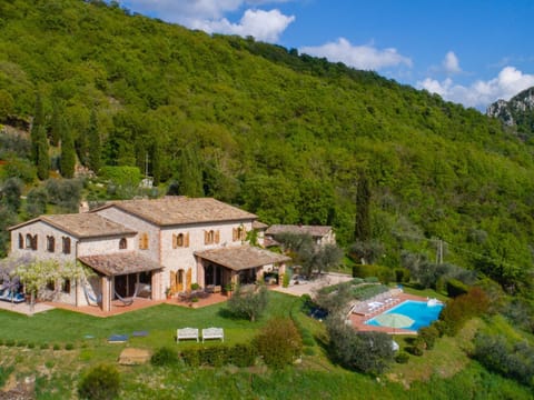 Beautiful villa in San Giovanni del Pantano with pool House in Umbria