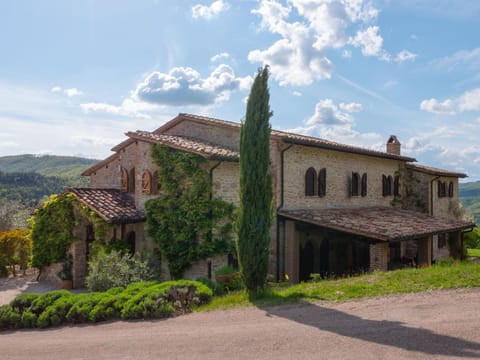 Beautiful villa in San Giovanni del Pantano with pool House in Umbria