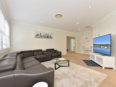 Coal Point Absolute Waterfront House in Lake Macquarie
