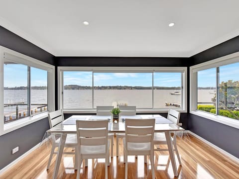 Coal Point Absolute Waterfront House in Lake Macquarie