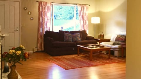 Rainbow Row - Two Private Units in Complex, near Mendenhall Glacier, Trails, and Conveniences! House in Mendenhall Valley