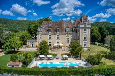 Property building, Garden view, Pool view, Swimming pool