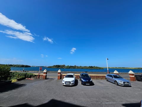 Neighbourhood, Lake view, Location, Parking