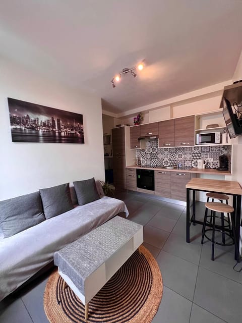 Logesty Home proche Paris et Metro Apartment in Pantin