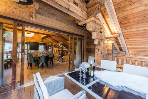 Le Lodge Rodzina, Luxueux chalet familial entièrement rénové avec Jacuzzi et Vue par LLA Selections Chalet in Manigod