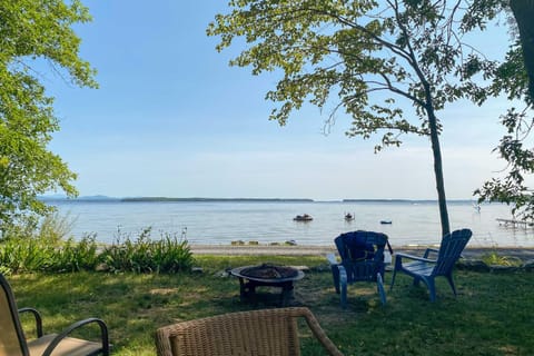 Cozy Lake Champlain Cottage with Private Beach! House in Alburg