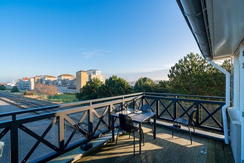 Property building, View (from property/room), Balcony/Terrace