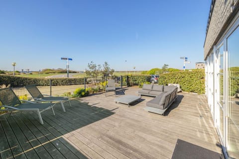 View (from property/room), Balcony/Terrace, Seating area