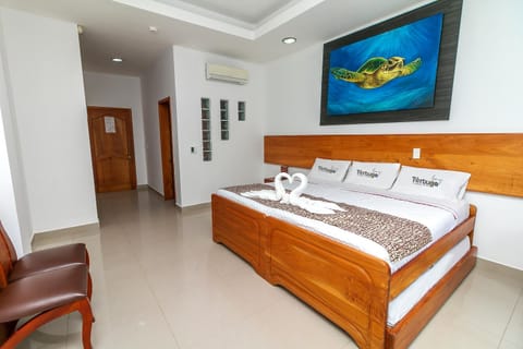 Bed, Photo of the whole room, air conditioner