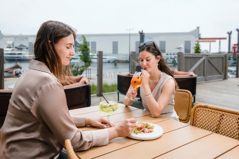 Restaurant/places to eat, View (from property/room), Balcony/Terrace