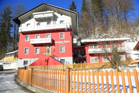 Gästehaus Alpina Bed and breakfast in Berchtesgaden
