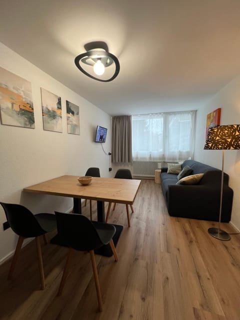 Communal lounge/ TV room, TV and multimedia, Living room, Dining area