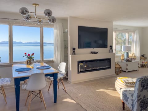 Lucky Stone Retreat - private beach & Acadia view Haus in Sullivan